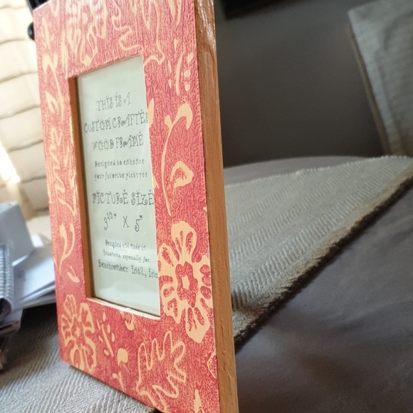 NWT. Handcrafted Wood Photo Frame - Picture 7 of 7